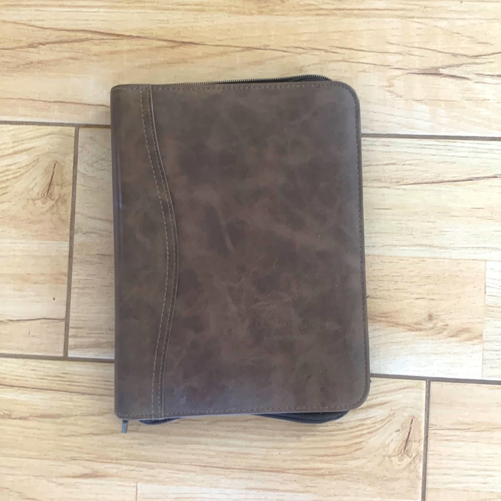 Day-Timer Distressed Leather Zippered Planner Cover, Dark Tan, 5 1/2" x 8 1/2"